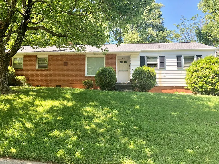 3808 Parkwood Dr — Photo 1