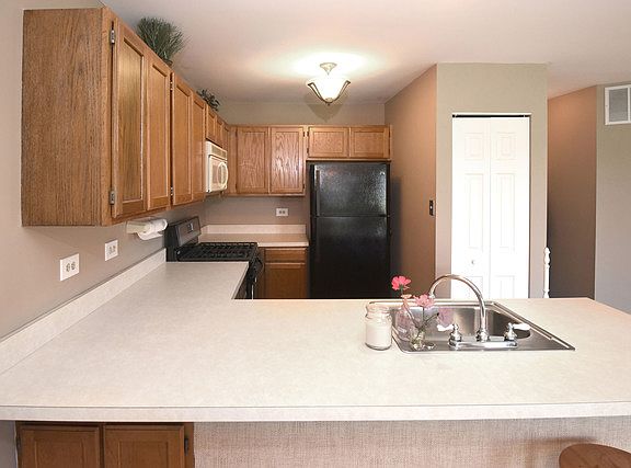 5th image of 320 University Ln Unit 1