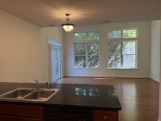 Flying Hills Apartments — Photo 34