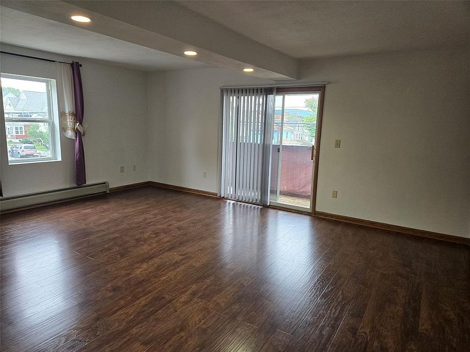 Alt View Living Room