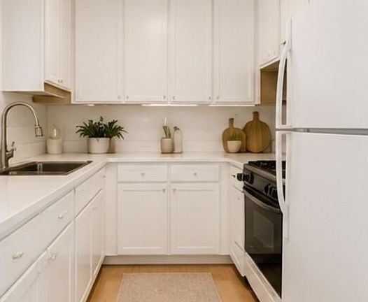 4th image of 9005 Cynthia St APT 413