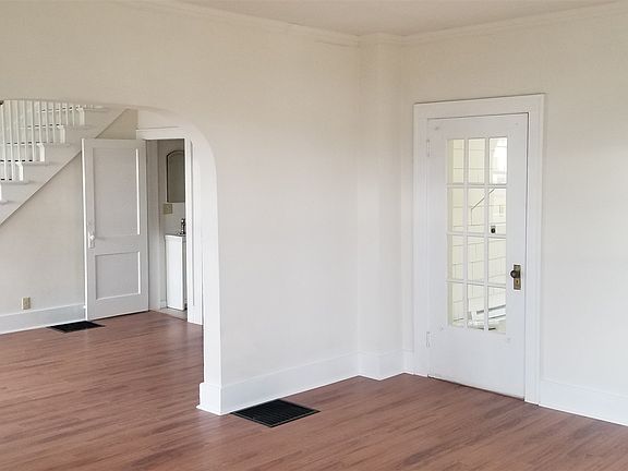 4th image of 509 E Van Buren St