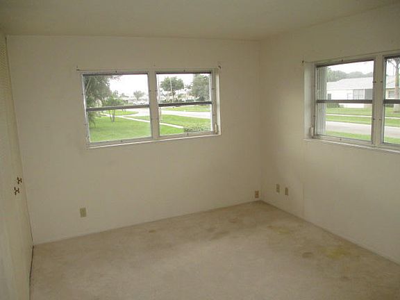 4th image of 2810 Ashley Dr E APT A
