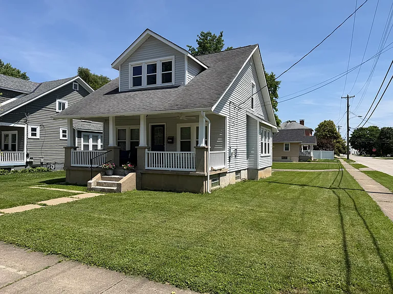 804 Forest Ave — Photo 2