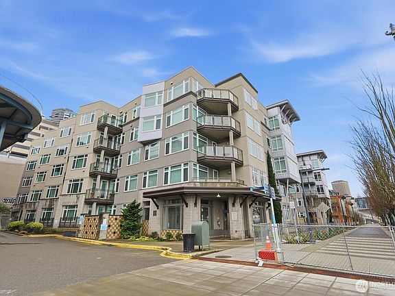 4th image of 2000 Alaskan Way #553