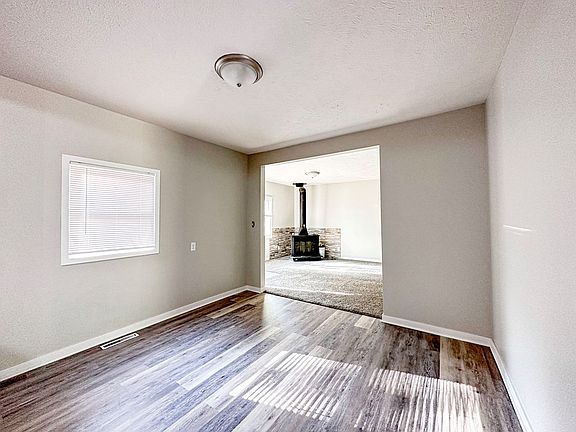 3rd image of 216 N Lincoln St
