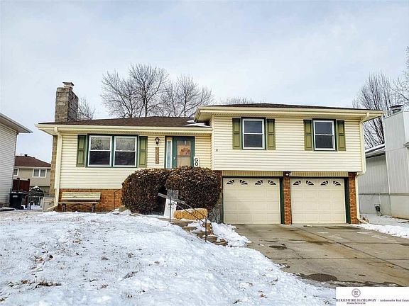2nd image of 15934 Marinda Cir