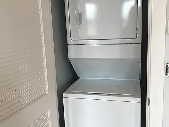 4th image of 1801 S Throop St #402