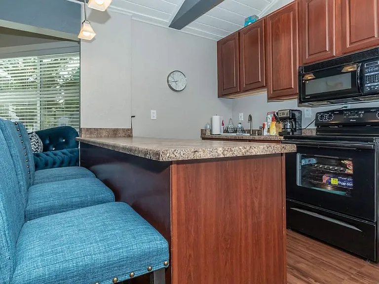 Westwood Park Apartments — Photo 12
