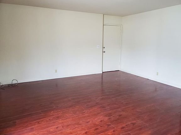 2nd image of 885 Burbank Dr APT 4