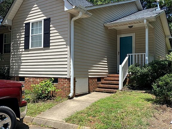 2nd image of 406 N Pointe Crk