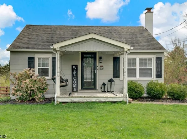 256 Hillcrest Dr, Milford Boro, NJ 08848