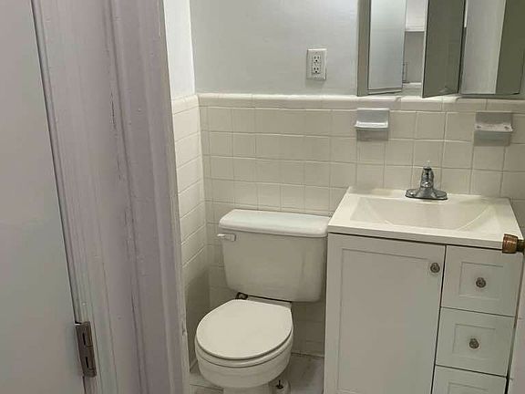 3rd image of 435 W 57th St APT 8O