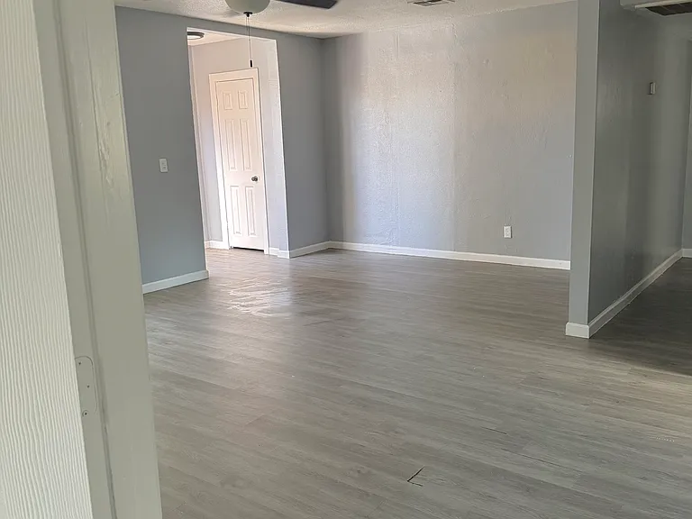 2615 W Morten Ave #A — Photo 4
