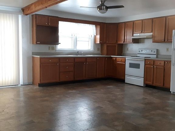 2nd image of 814 E Lawn Ave