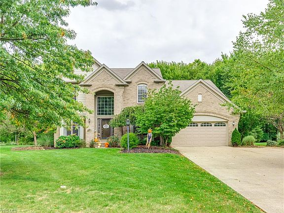 2nd image of 3270 Darien Ln