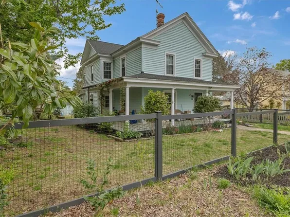 61 First Church St, Dendron, VA 23839