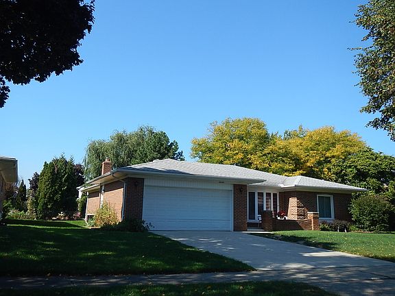 2nd image of 43451 Vinsetta Dr