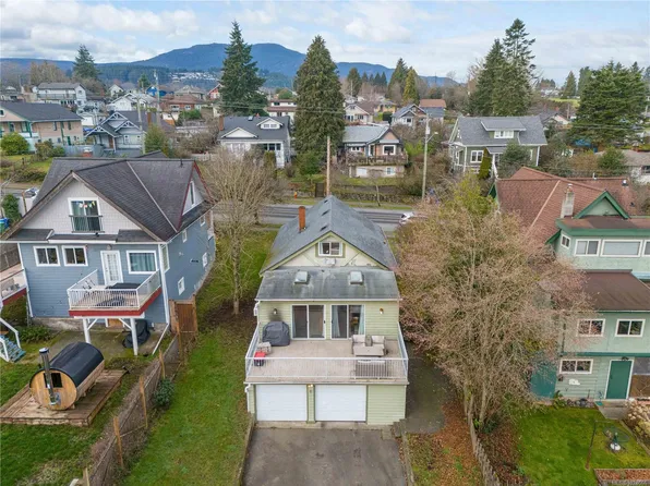 38 Machleary St, Nanaimo, BC V9R 2G4