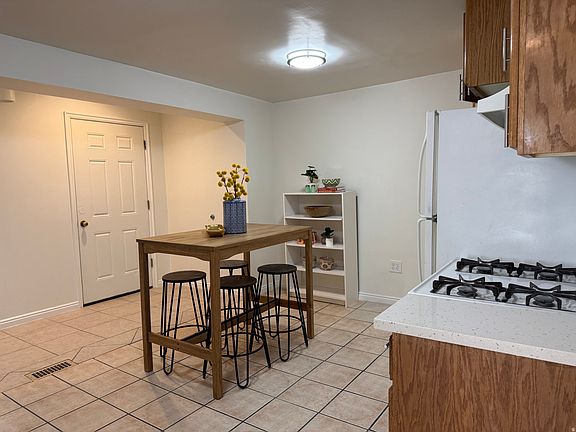 4th image of 1068 S Glendale Cir W