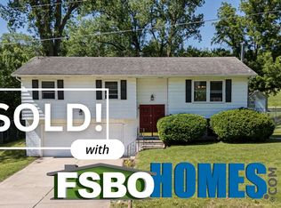 3912 Valley View Dr, Bettendorf, IA 52722