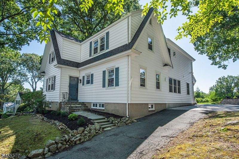 1st image of 92 Hillcrest Ave