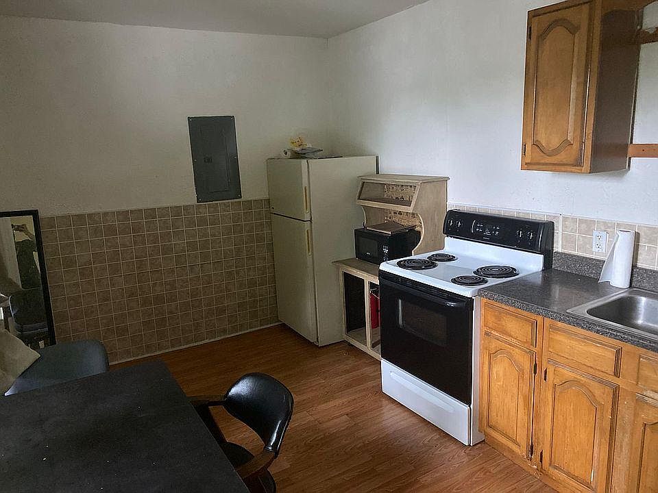 2nd image of 276-278 Main St