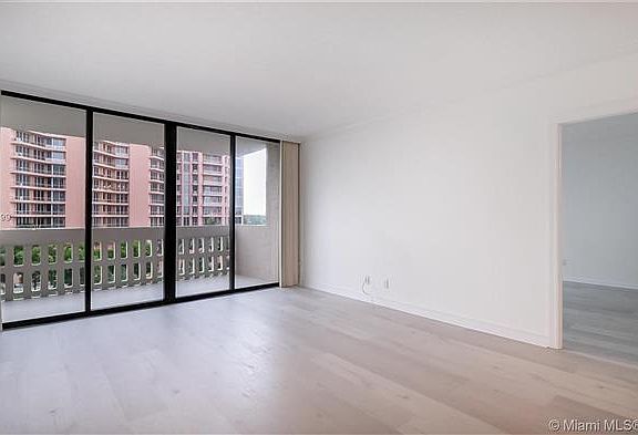 5th image of 90 Edgewater Dr APT 514