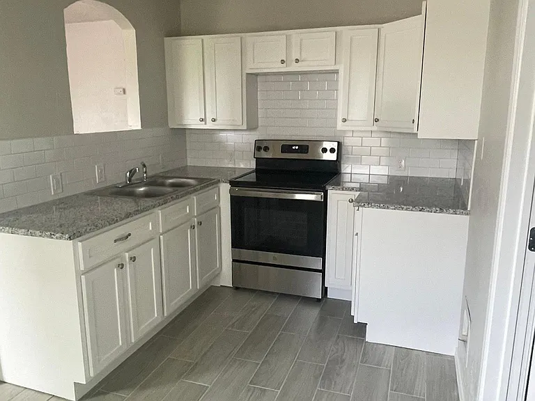 5205 N Dawson Dr — Photo 1