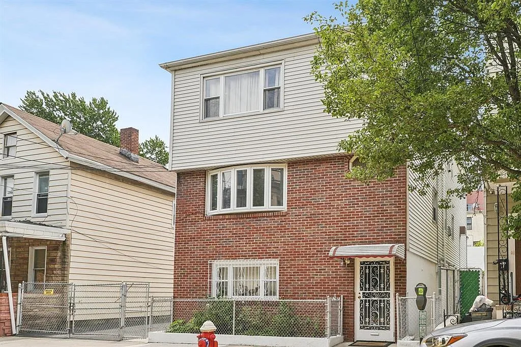 3 bed, 1.0 bath, $2,600 — Photo 3