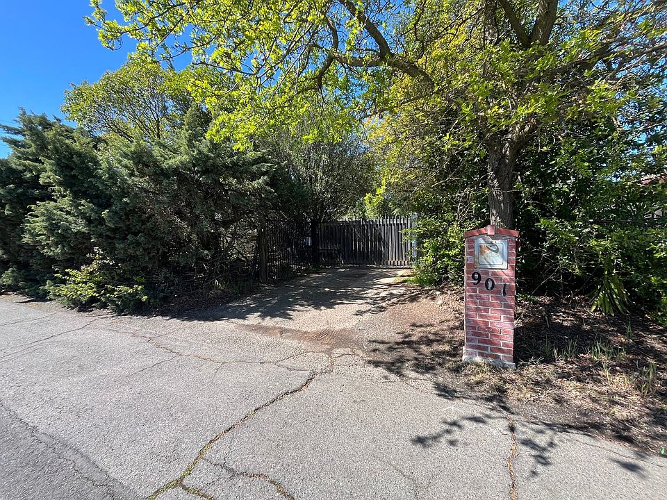 1st image of 901 Morse Ave