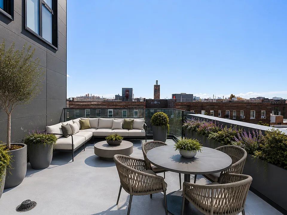 41-34 45th St #703