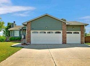 574 S Schoolhouse Cir, Haysville, KS 67060