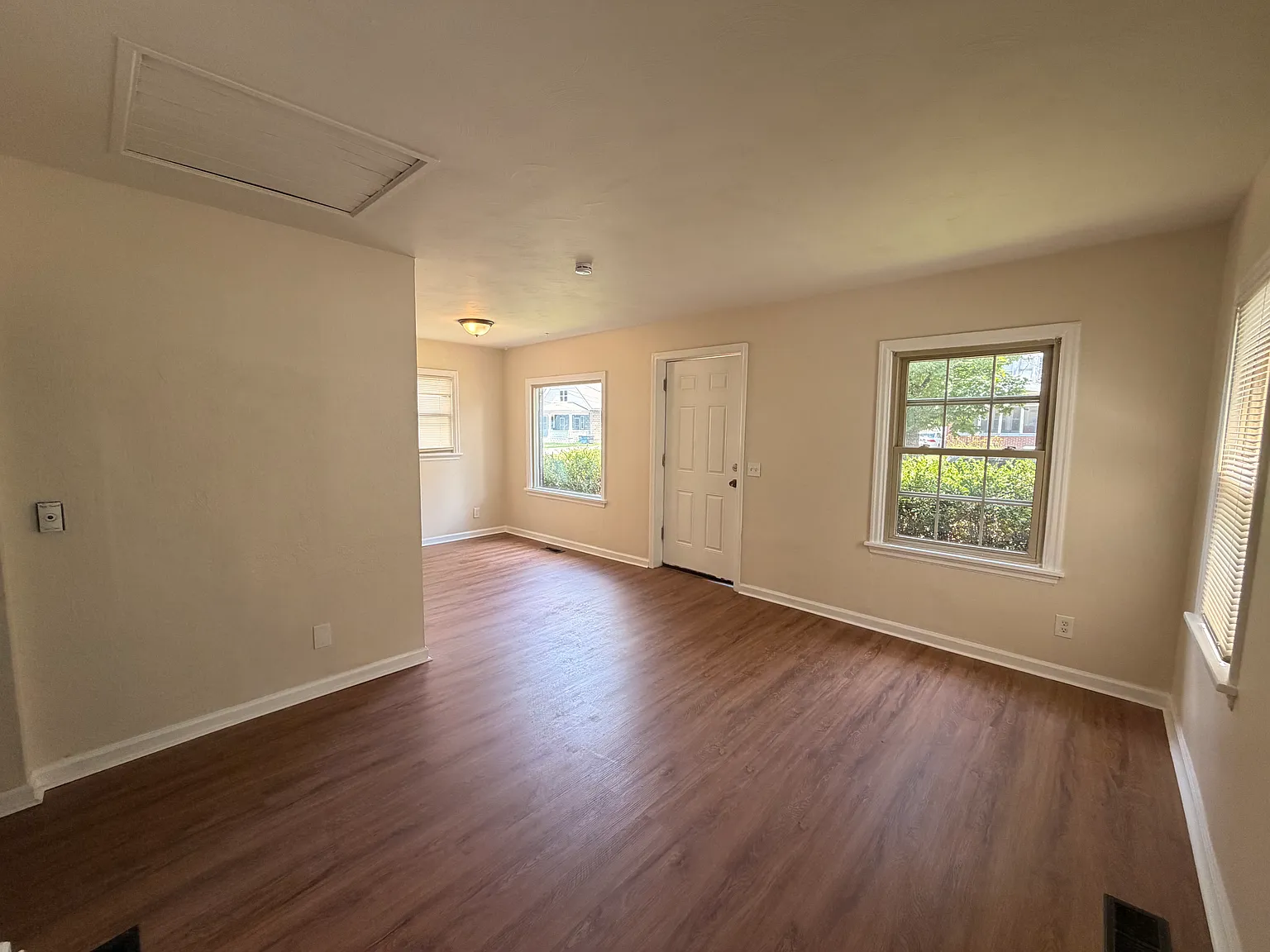 2 bed, 726 sqft, $1,100 — Photo 3