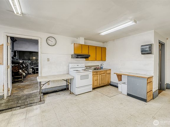4th image of 3819 94th St SW