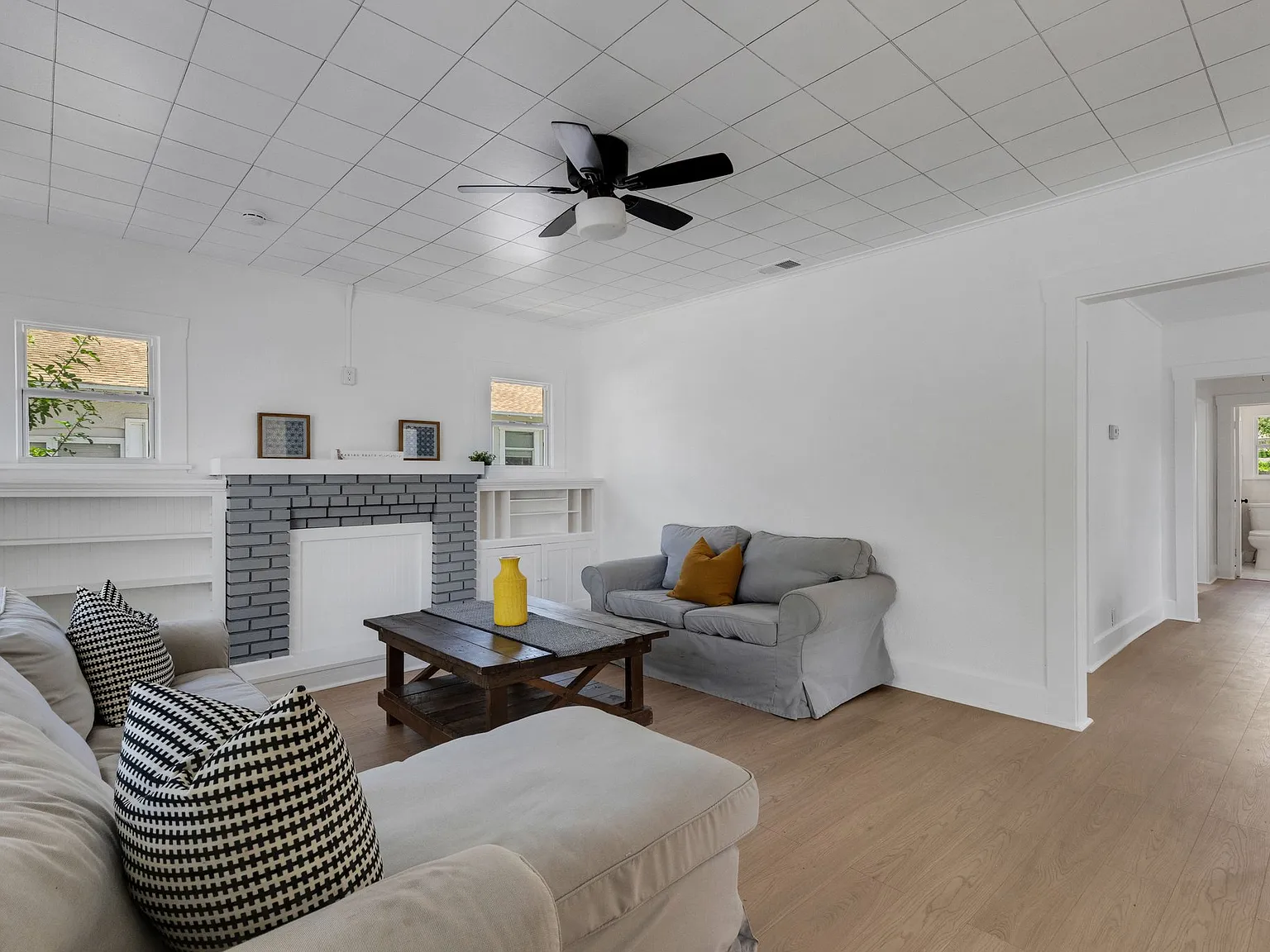 3 bed, 1160 sqft, $2,700 — Photo 2