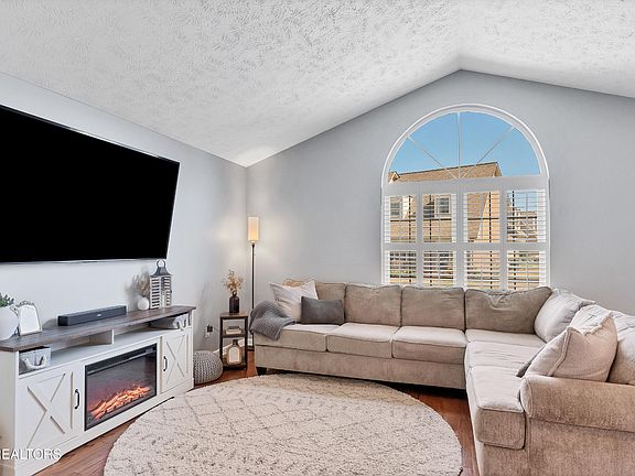 5th image of 2023 Cochran Pl