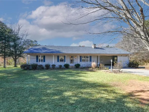 221 Scenic Dr, King, NC 27021