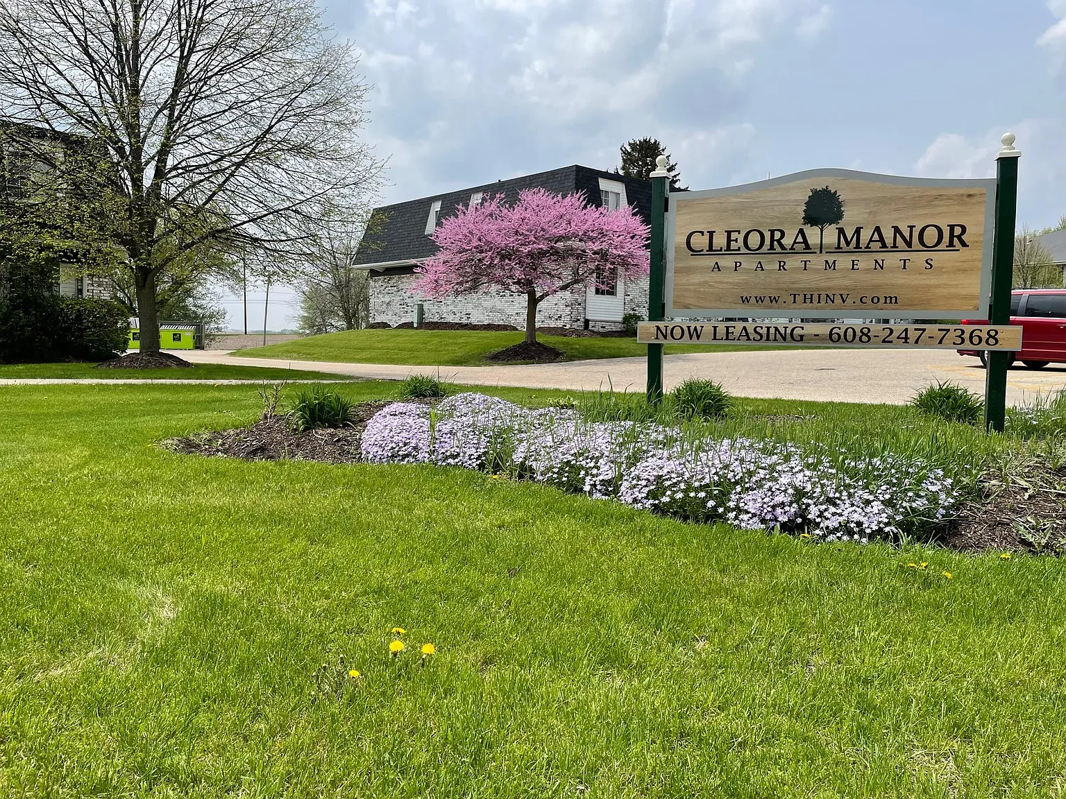 Cleora Manor — Photo 1