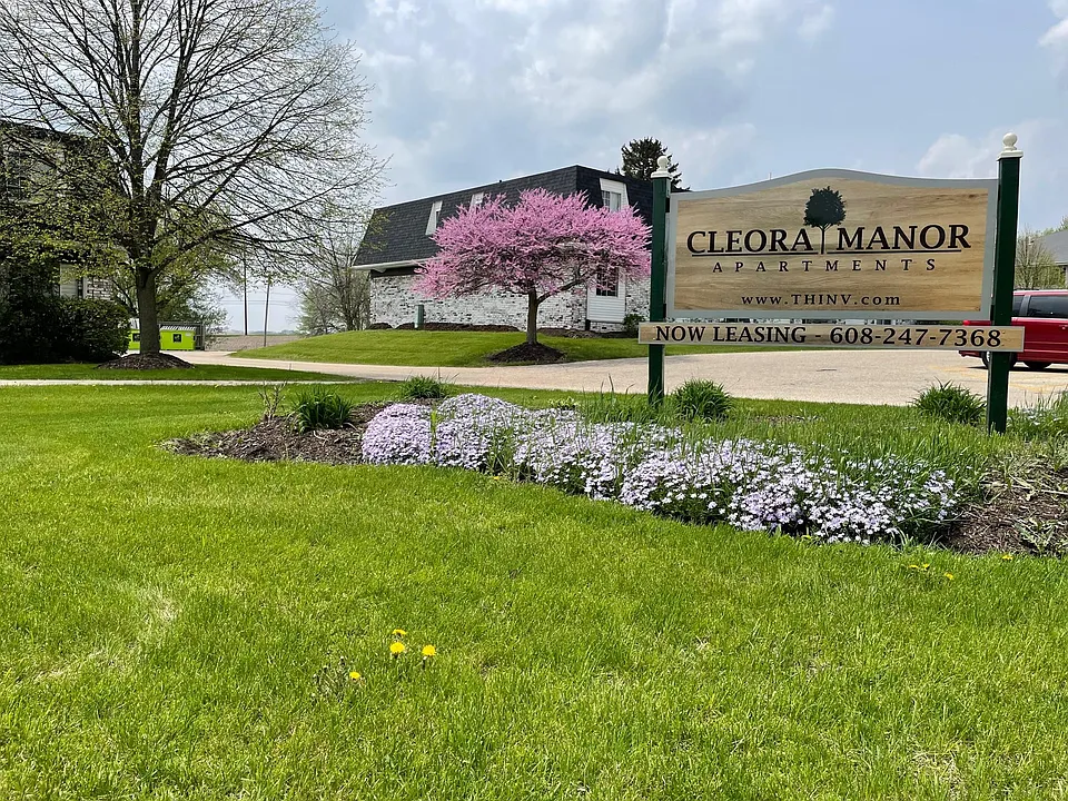 Cleora Manor