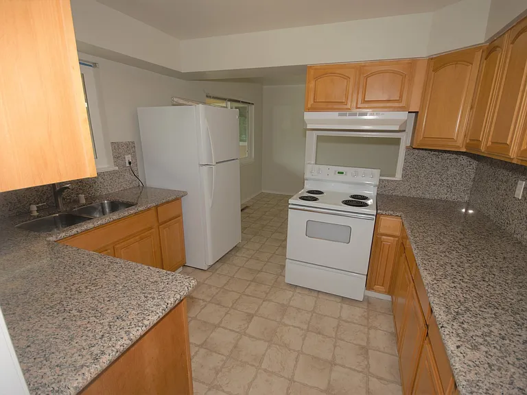 1017 to 1019 Annapolis Dr. — Photo 8