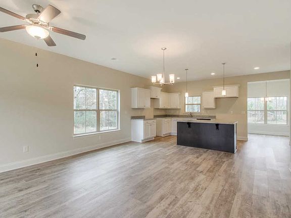 2nd image of 620 Niagra Ln
