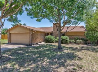 808 Foxwood Pl, Lewisville, TX 75067