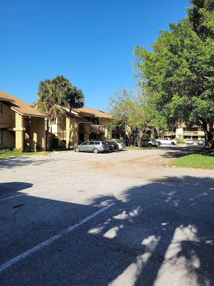Building Photo - 13165 Chadwick Ct #25