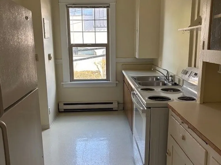 Del Roy Apartments — Photo 12