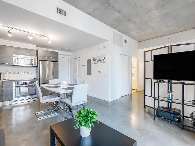 151 SE 1st St #809 — Photo 9