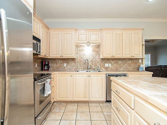 4th image of 11 E Spruce