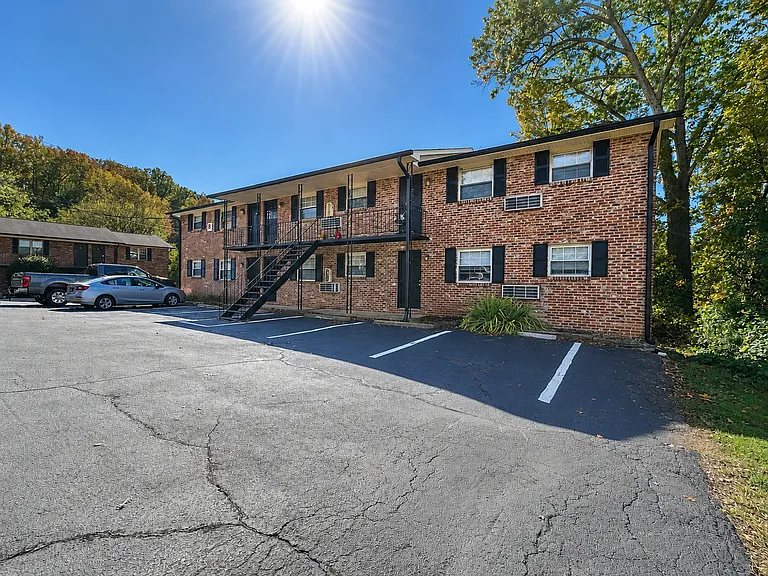 Hickory Hill Apartment Homes — Photo 3