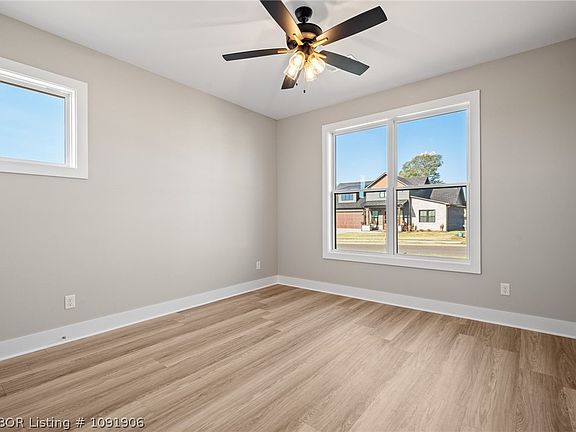 5th image of 408 Waggoner Ln