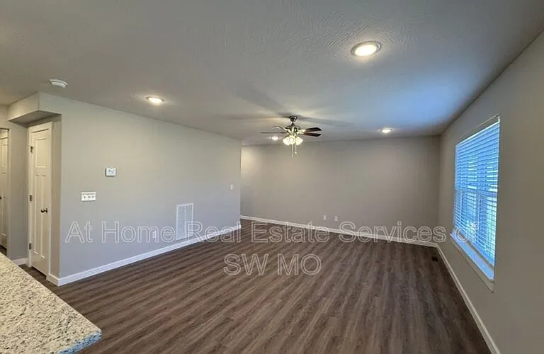 1002 S Rimes Ave — Photo 12